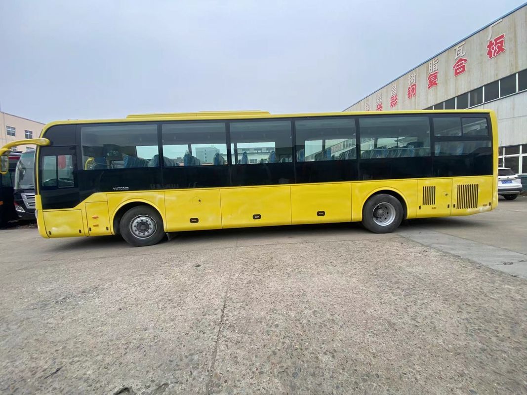 Autobus di lusso con 70 posti a sedere con tipo di carburante diesel e cilindrata di 6 8L
