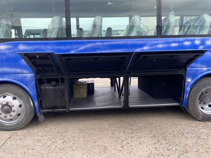 35 posti Autobus a sinistra Motore diesel Motore Yuchai 8995*2490*3490mm