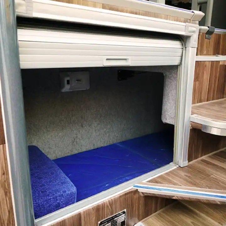 Autobus di lusso diesel 50 posti passeggeri Autobus con tipo di guida LHD e capacità del motore 8L