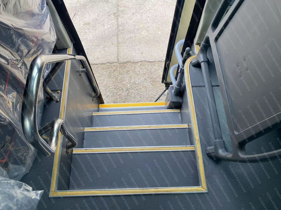 Autobus usati rinnovati Youtong Autobus da 55 posti autocarro con lavatorio interno tipo LHD