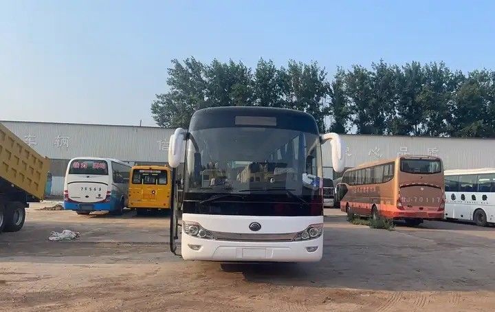 Autobus di seconda mano altamente ristrutturato da 50 posti con standard di emissioni Euro 3 e motore anteriore