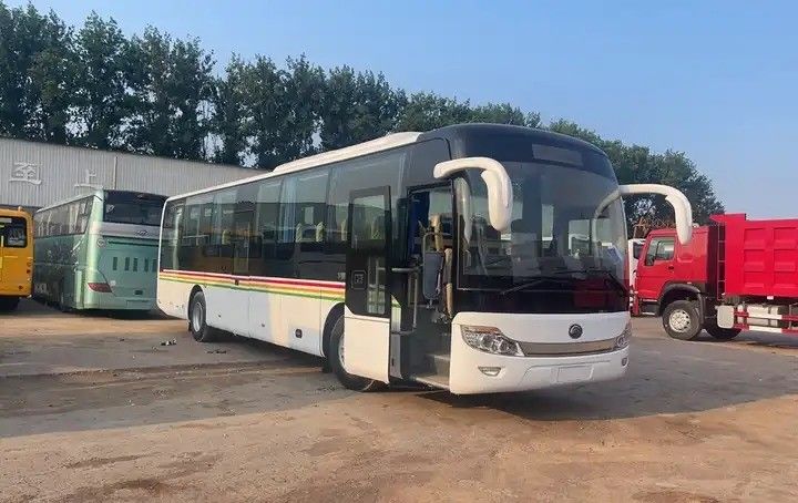 Autobus di seconda mano altamente ristrutturato da 50 posti con standard di emissioni Euro 3 e motore anteriore