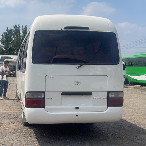 Progettazione di 30 posti Toyo Ta Coaster Bus con 4L di capacità del motore e 113/5200kw di potenza massima