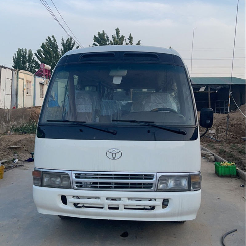 Requisito del cliente Autobus Toyota Coaster 2019 con 25 posti a sedere e diesel LHD