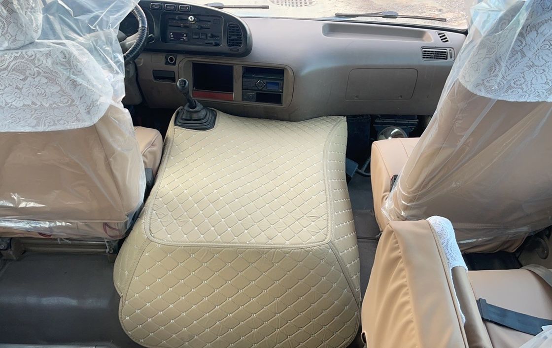 Requisito del cliente Autobus Toyota Coaster 2019 con 25 posti a sedere e diesel LHD