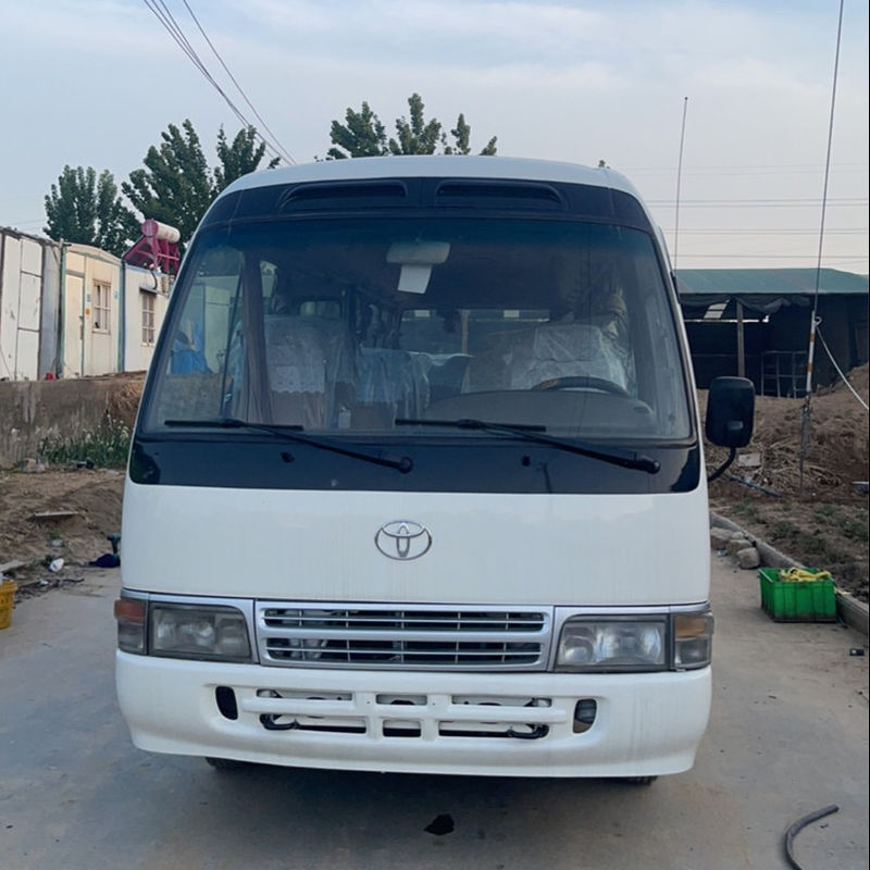Autobus Toyota Coaster con trasmissione manuale da 30 posti con cilindrata di 4 litri e carburante Diesel