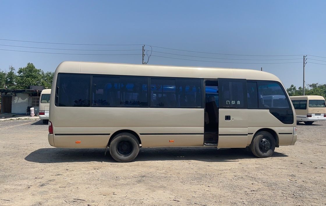 Usato Toyota Coaster 2020 Diesel LHD Bus Euro 3 Standard di emissioni 9.00R20 pneumatico 25 posti