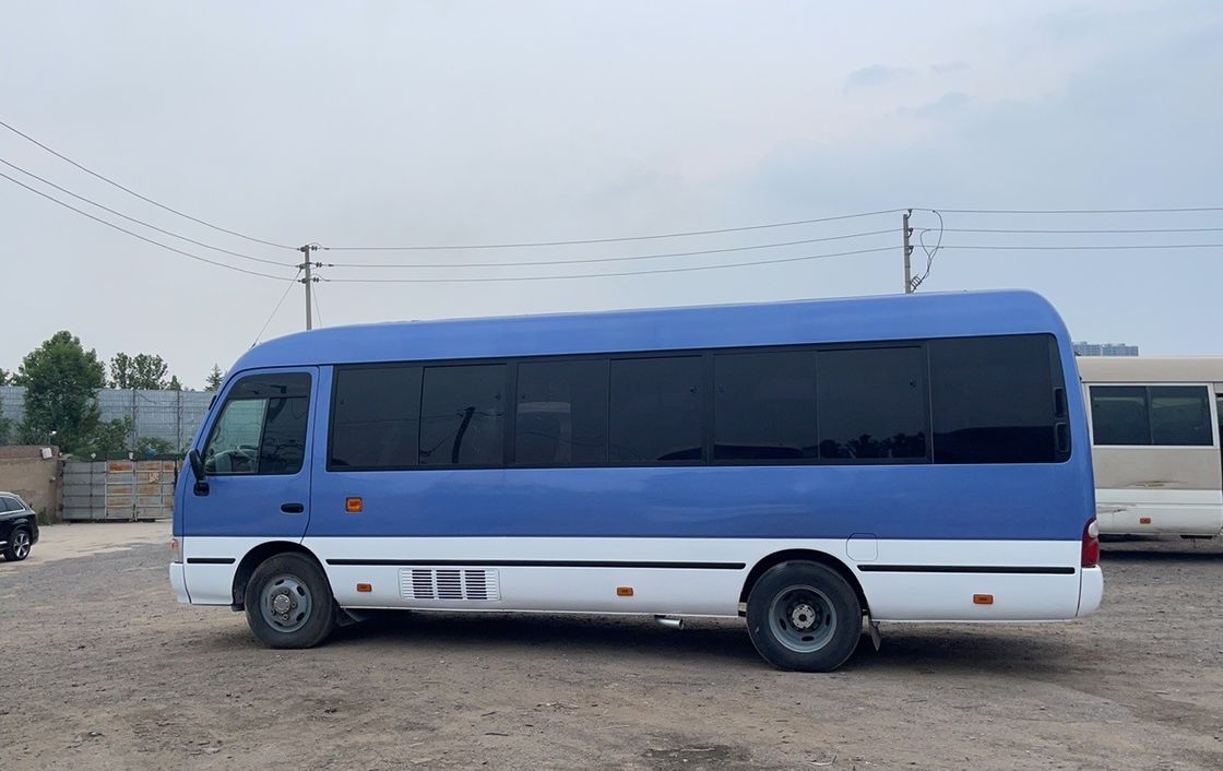 Minibus Toyota Coaster di lusso da 21 posti con motore 4L pneumatici 255/70R 22.5-16