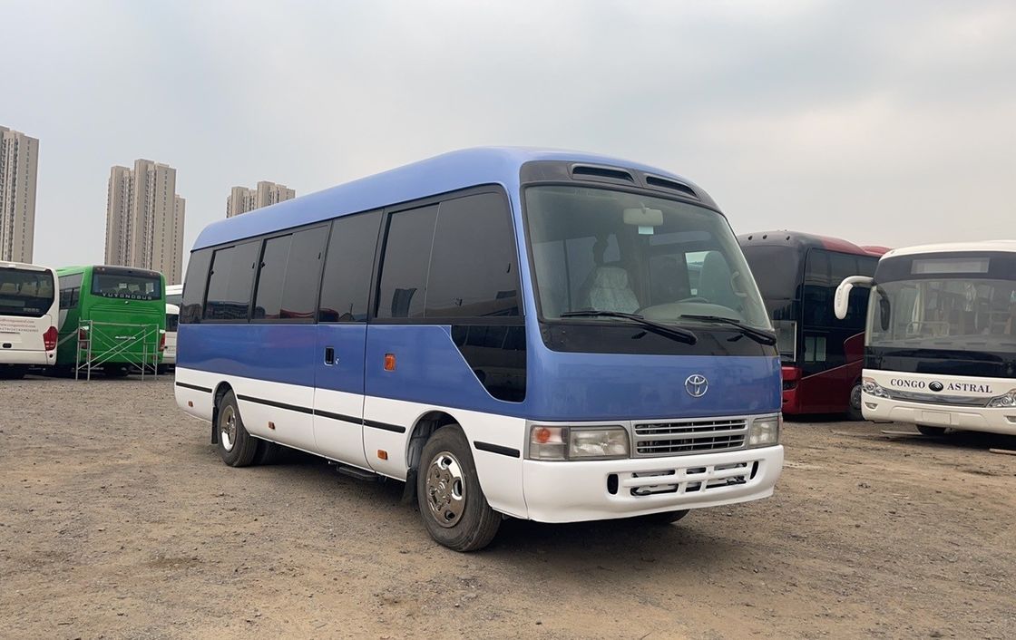 Minibus Toyota Coaster di lusso da 21 posti con motore 4L pneumatici 255/70R 22.5-16