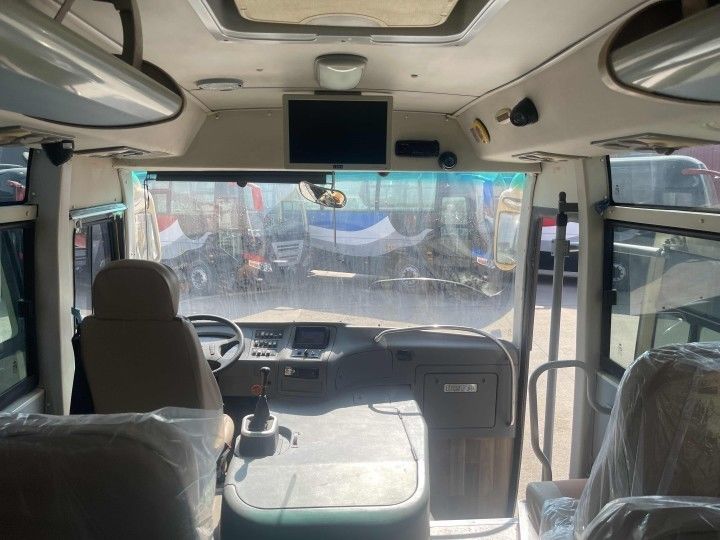 Autobus per viaggi a lunga distanza con pneumatici 8.25R20 e capacità motore 4-6L