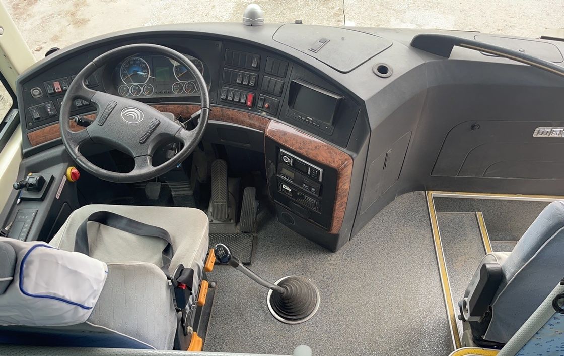 64 1 2 3 Capacità a sedere Autobus usato con motore diesel ben mantenuto