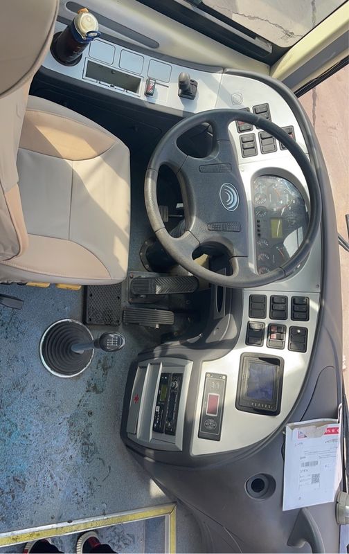 Autobus di seconda mano per il pendolarismo 51 posti Autobus di seconda mano Fine a mano sinistra vendita