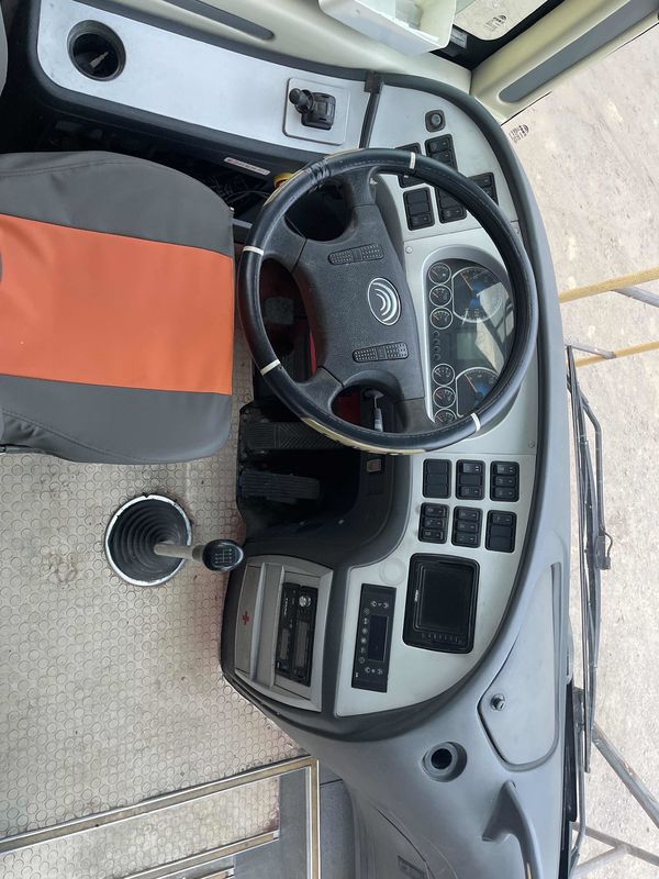 Guidatore sinistro Autobus ricondizionato Autobus usato Autobus 65-67 posti in ottime condizioni