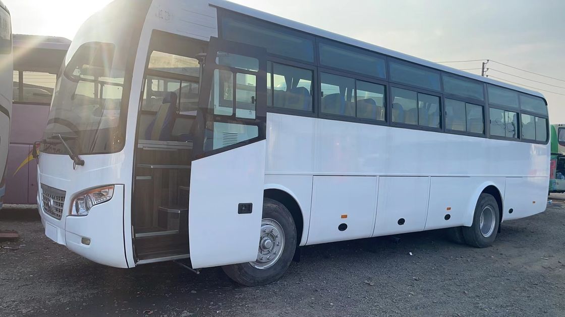 Autobus cinesi di linea con capacità e prestazioni di 45 posti a sedere