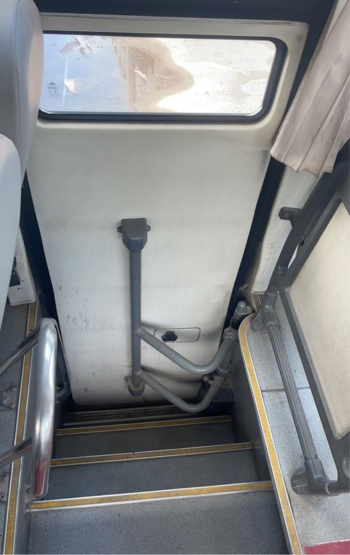 Autobus manuali usati a prezzi accessibili con motore YC4E150-20 e larghezza complessiva di 2430 mm