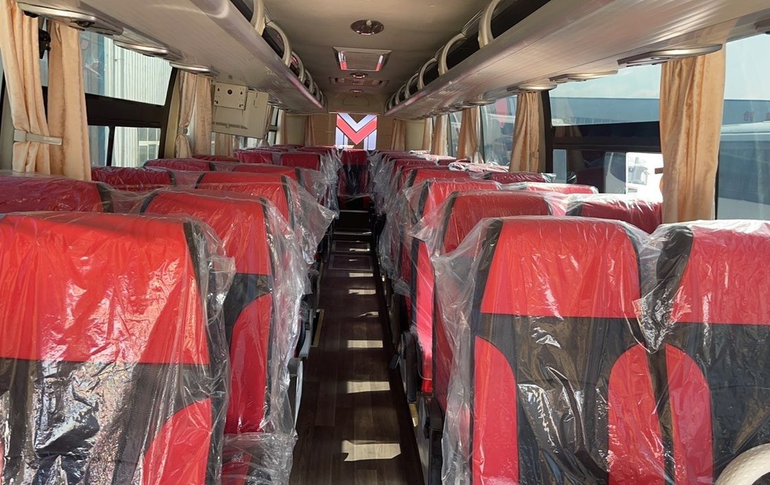 Autobus manuali da 65 passeggeri con tipo di carburante diesel e altezza complessiva di 3290 mm