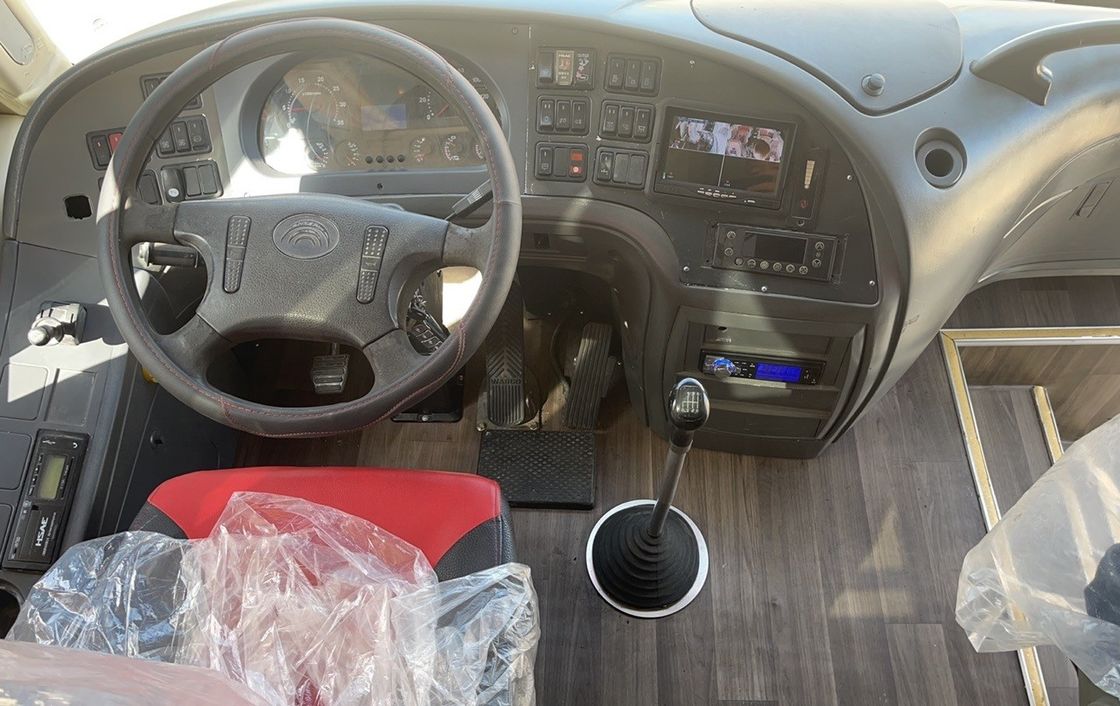 Autobus manuali da 65 passeggeri con tipo di carburante diesel e altezza complessiva di 3290 mm