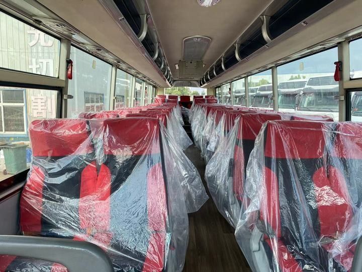65 posti Autobus passeggeri Autobus usato Autobus in buone condizioni e capacità del motore 6 8L