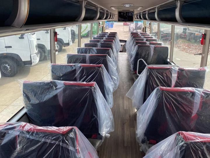 65 posti Autobus passeggeri Autobus usato Autobus in buone condizioni e capacità del motore 6 8L