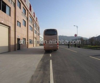 Motore posteriore Cummins Motore Dongfeng Autobus turistico con bagno e sedili 50 8900ml