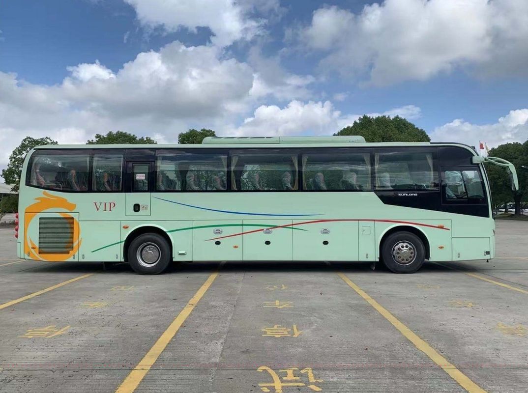 Autobus di lusso a 47 posti diesel con grande capacità del motore e sedili comodi