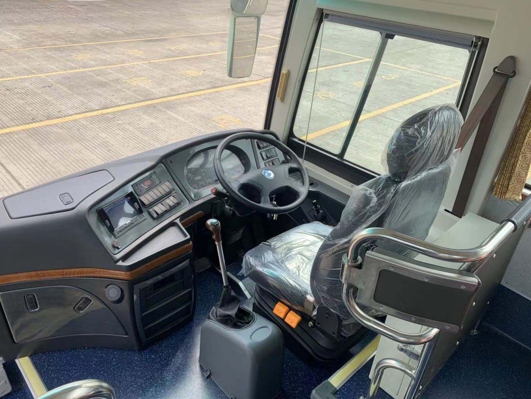 Autobus di lusso a 47 posti diesel con grande capacità del motore e sedili comodi