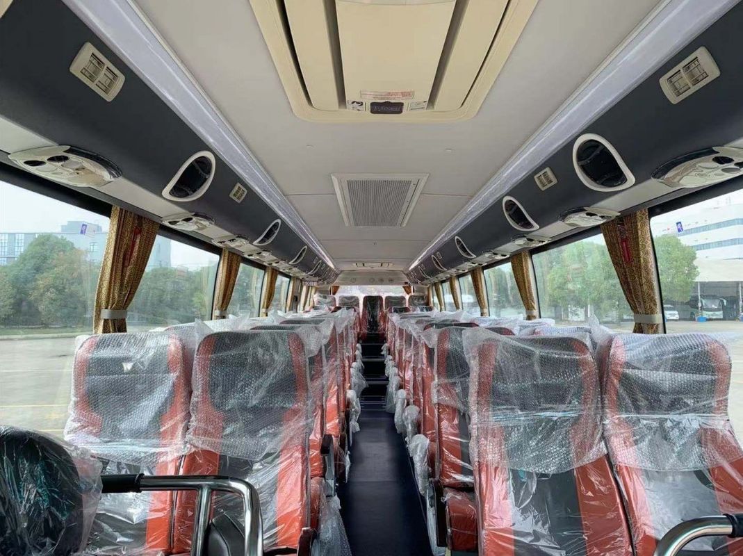 Autobus di lusso a 47 posti diesel con grande capacità del motore e sedili comodi