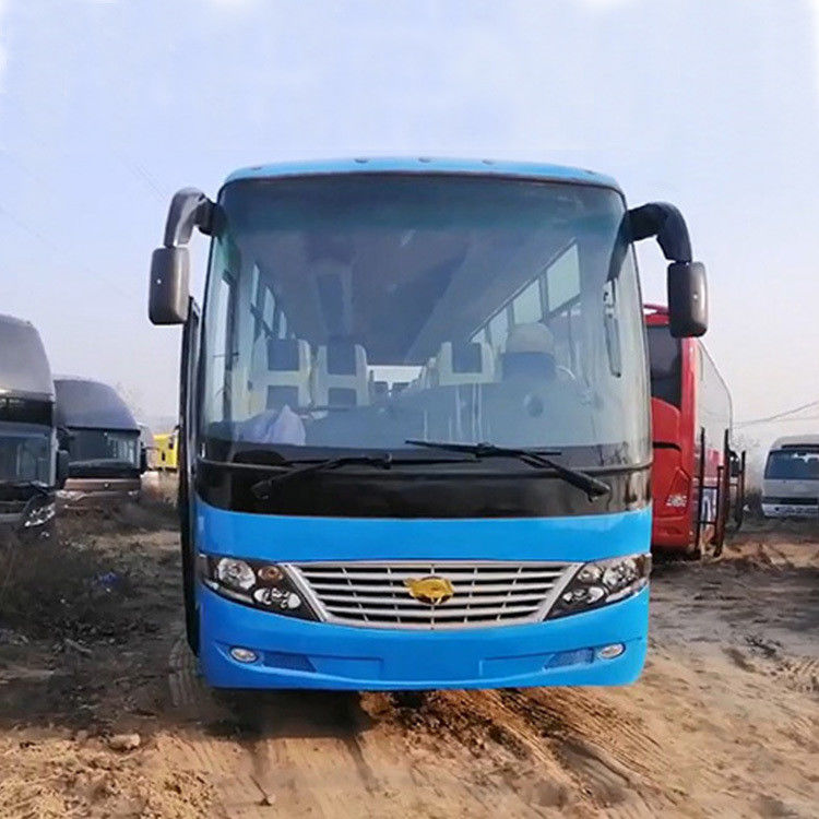 Autobus da 35 posti con trasmissione manuale e interni di lusso in buone condizioni