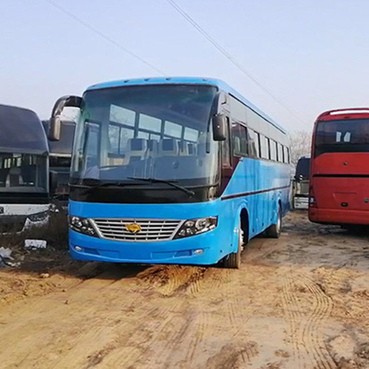 Autobus da 35 posti con trasmissione manuale e interni di lusso in buone condizioni
