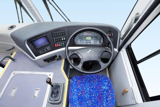 Autobus con trasmissione manuale FAST con pneumatico senza tubi 315/80R22.5 e interni di lusso