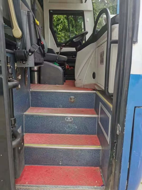 Autobus turistico duraturo di seconda mano da 12 metri con 50 posti e sospensione a molla a foglia