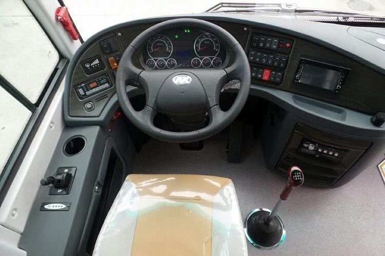 Progettazione di un pullman di lusso da 12 metri con motore Yuchai e 65 posti a sedere e 67 posti a sedere