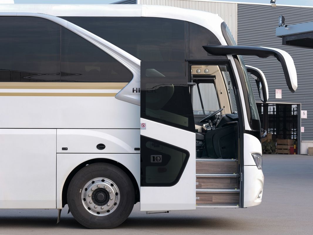 Autobus pubblico stile 53 posti a sedere 12m Color Design Luxury Coach Bus con carburante Deisel