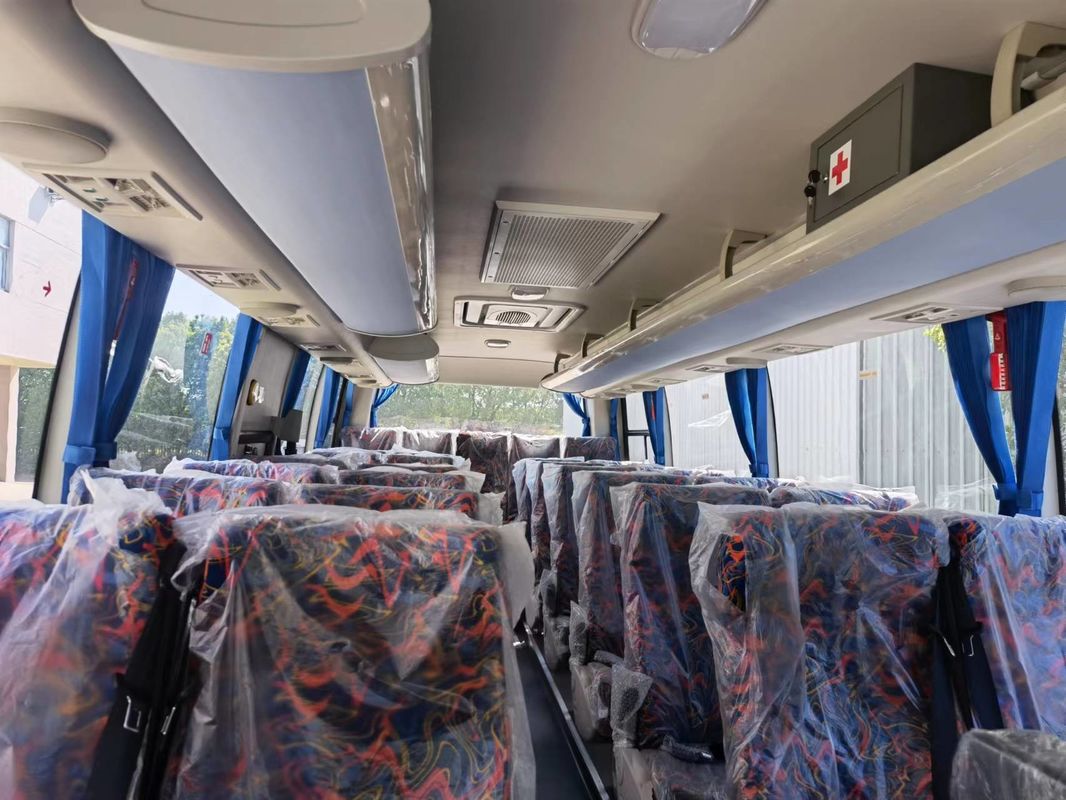 Requisito del cliente 2022 Autobus di lusso con trasmissione manuale con 32 posti e tavoli