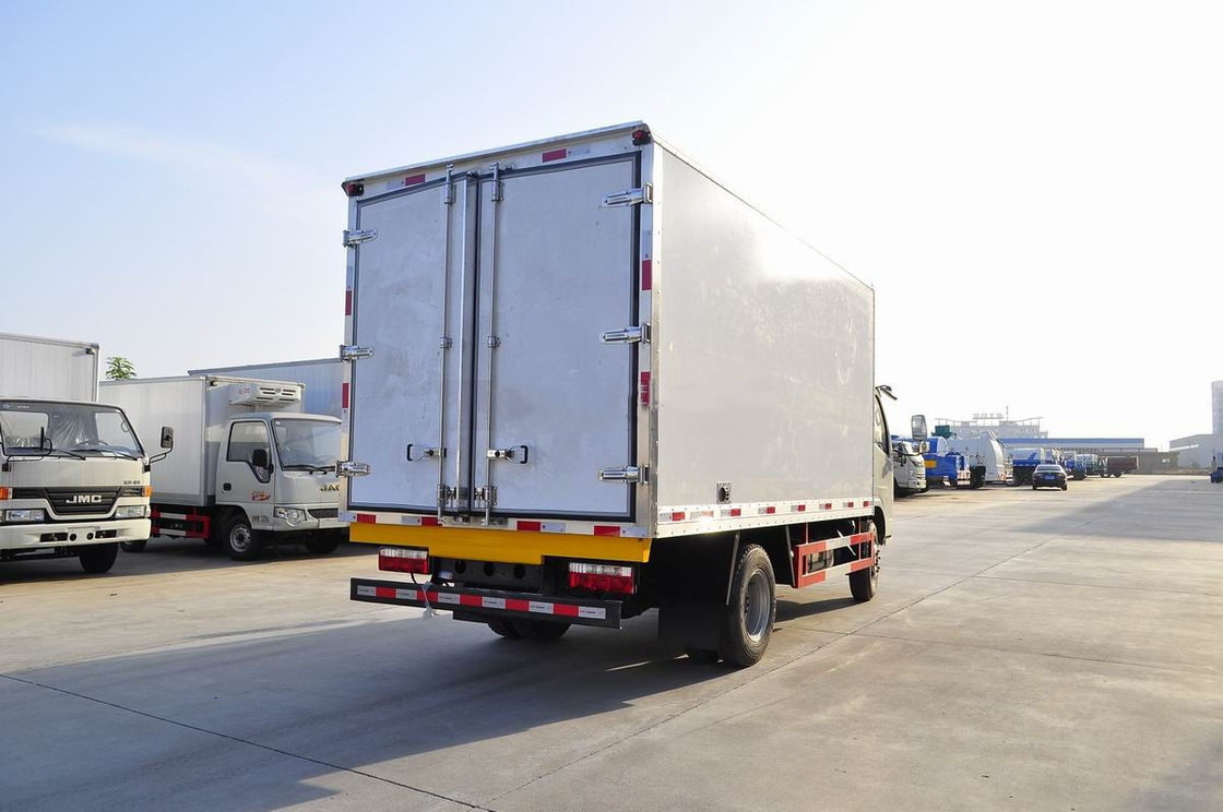 Peso totale del veicolo 5-10T ISO CCC Certificato Design Dongfeng Frigo Van Truck