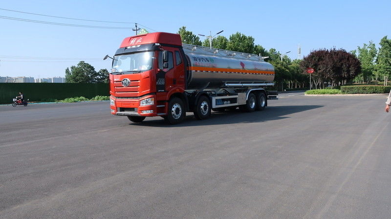 CIMC LINYU FAW 8*4 31 Cubo Leggio di alluminio Diesel Camion cisterna Camion di trasporto di benzina