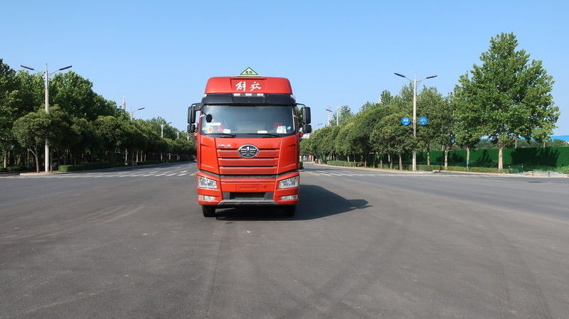 CIMC LINYU FAW 8*4 31 Cubo Leggio di alluminio Diesel Camion cisterna Camion di trasporto di benzina
