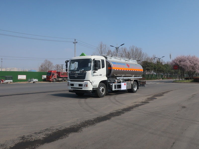15m3 CIMC LINYU Dongfeng Cisterna petrolifera Camione di trasporto di combustibile liquido in lega di alluminio