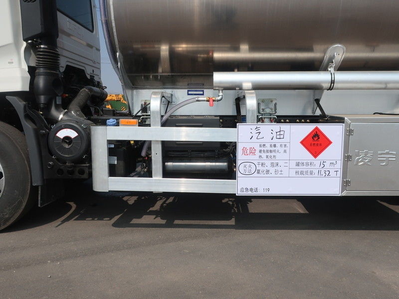 15m3 CIMC LINYU Dongfeng Cisterna petrolifera Camione di trasporto di combustibile liquido in lega di alluminio
