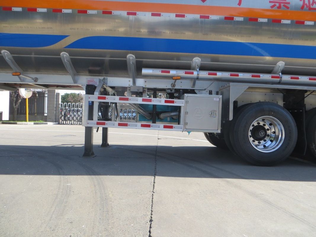 46000 Lite Oil Gasoline Semi-trailer Fuel Tanker Transport Truck Trailer di CIMC LINYU