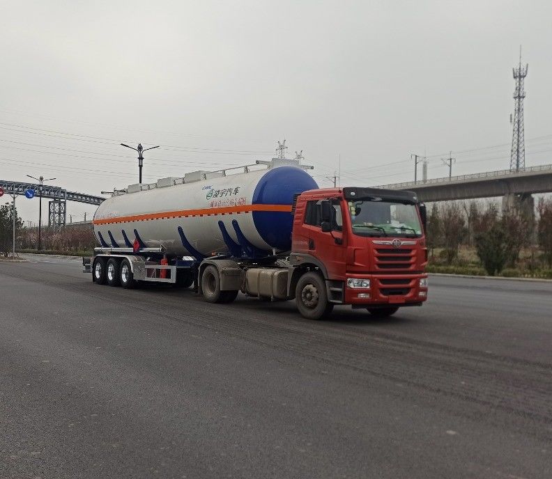 CIMC LINYU 48000 50000Litro Serbatoio di carburante rimorchio 3 asse 48m3 Semi rimorchio in lega di alluminio