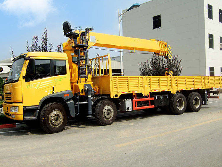 10 tonnellate Telescopic Boom Truck montata gru e con Outrigger Span di 2280-5580 mm