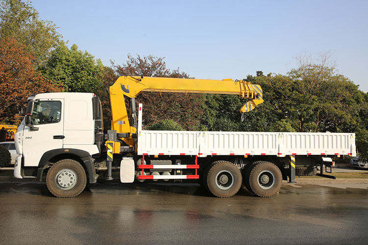 10 tonnellate Telescopic Boom Truck montata gru e con Outrigger Span di 2280-5580 mm