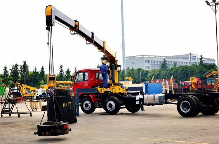 10 tonnellate Telescopic Boom Truck montata gru e con Outrigger Span di 2280-5580 mm