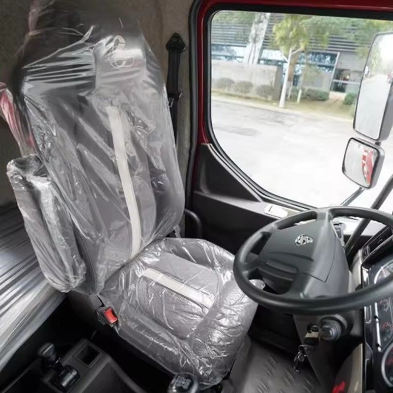 Una gru mobile da 14 tonnellate con motore WEICHAI e un momento di sollevamento nominale di 30 T.M.