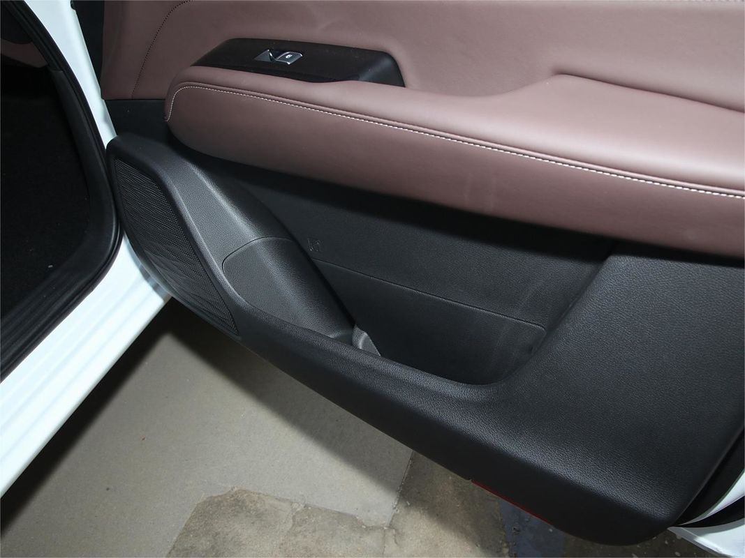 2024 Diesel 4*4 Dongfeng 8AT Rich7 Pickup 73L Tank Cargo Box 1510*1562*475mm Sedile in pelle