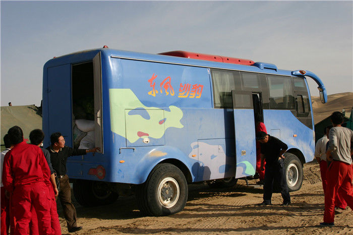 6700mm Lunghezza 4x4 Desert Bus Off-road Awd 14 posti Autobus passeggeri Per l'Africa Euro 3 Standard di emissioni