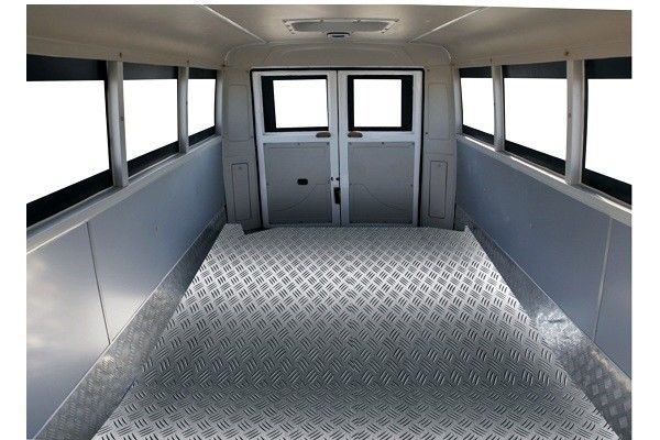 Autobus fuoristrada 4x4 da 180 CV Dongfeng EQ6750PT Con capacità motore 4-6L E larghezza complessiva 2420mm