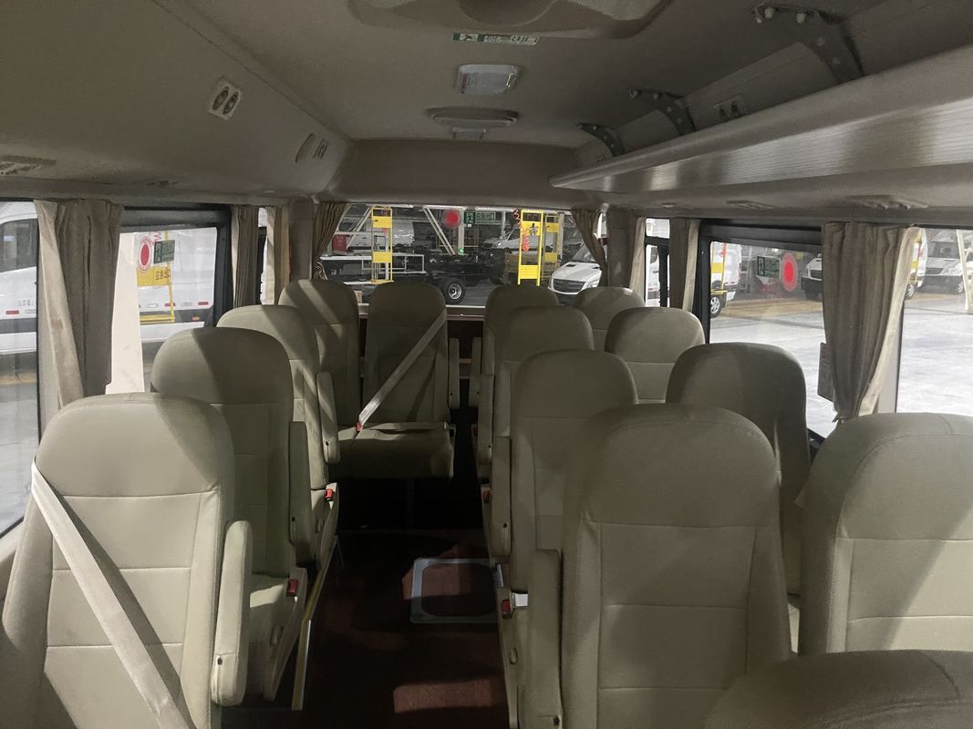 2024 Nuovo autobus LHD Mini da 30 posti con motore da 4 litri